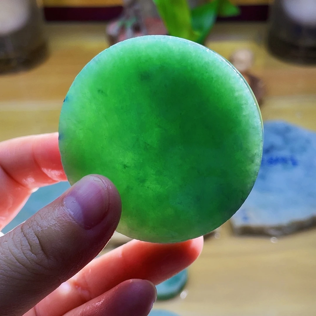 翡翠未镶嵌颈饰毛料4