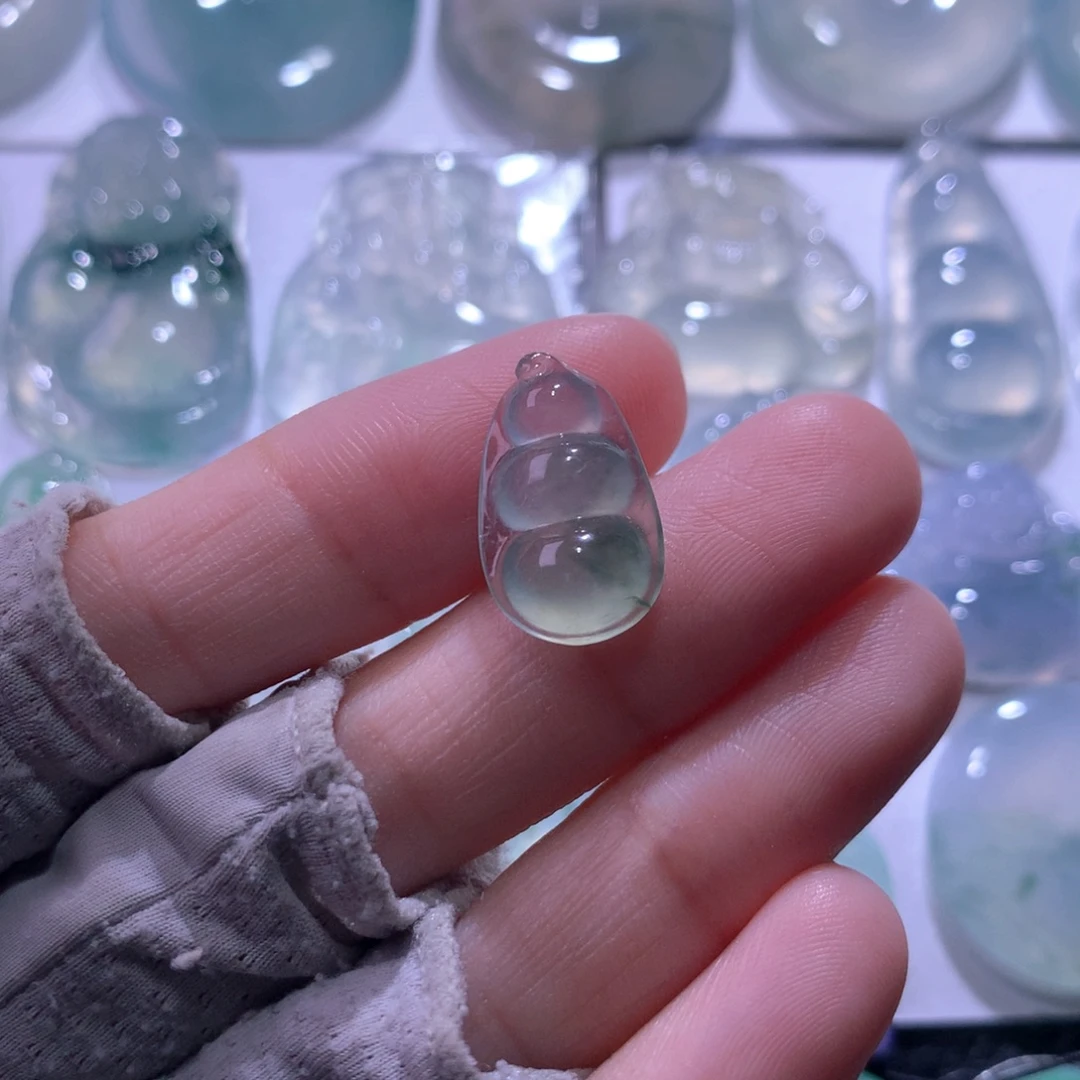 翡翠未镶嵌颈饰豆