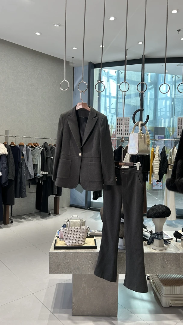 743 高级感灰色西装外套女装新款秋冬休闲时尚西服女装套装