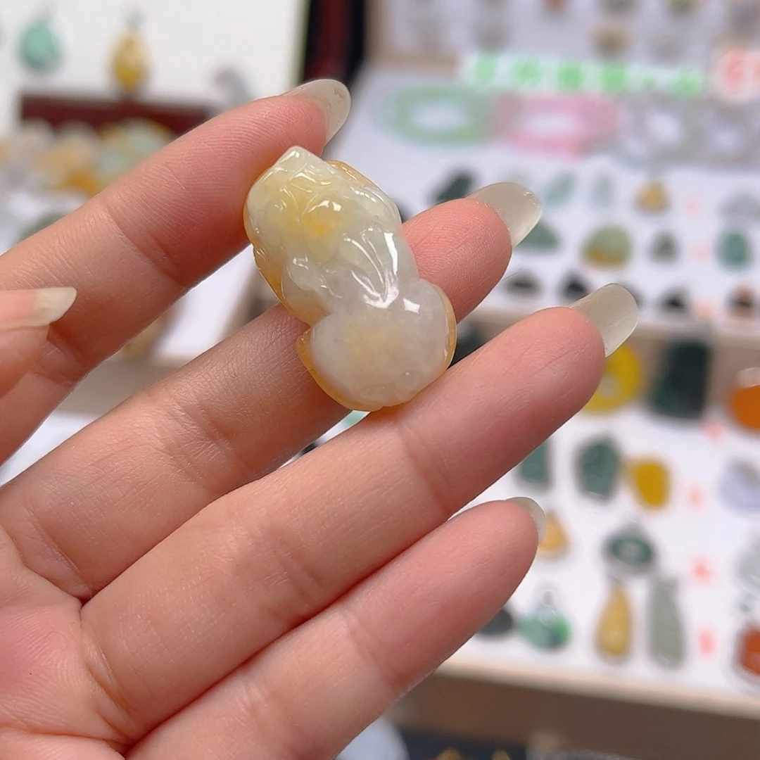 【闪购商品】翡翠颈饰未镶嵌无**月吊坠