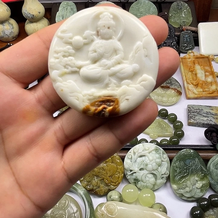 岫玉未镶嵌吊坠(赠链)