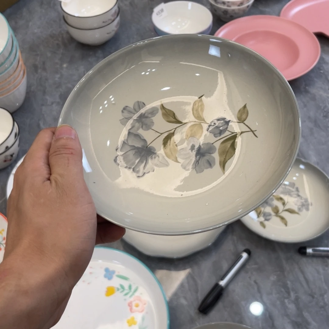 陶瓷微瑕餐具介意勿拍，满18飞！