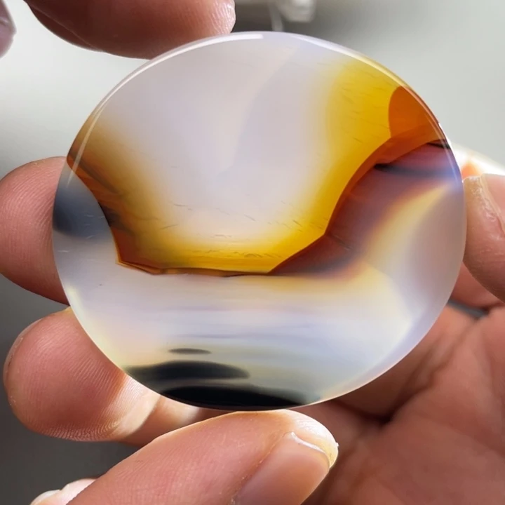 玛瑙/玉髓颈饰未镶嵌钟*