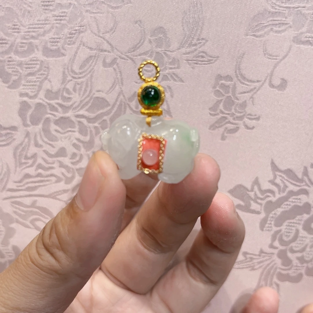 翡翠合金吊坠(赠链)