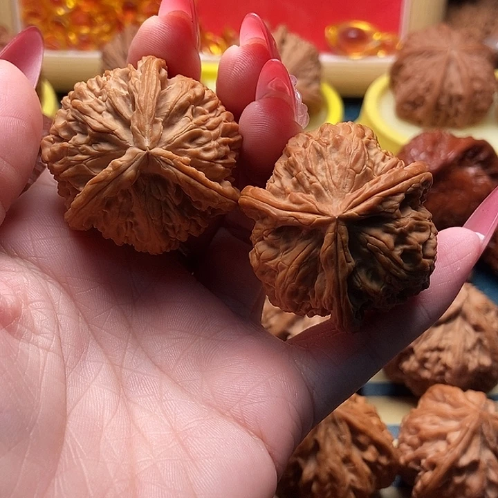 把件文玩核桃白狮子三棱 40