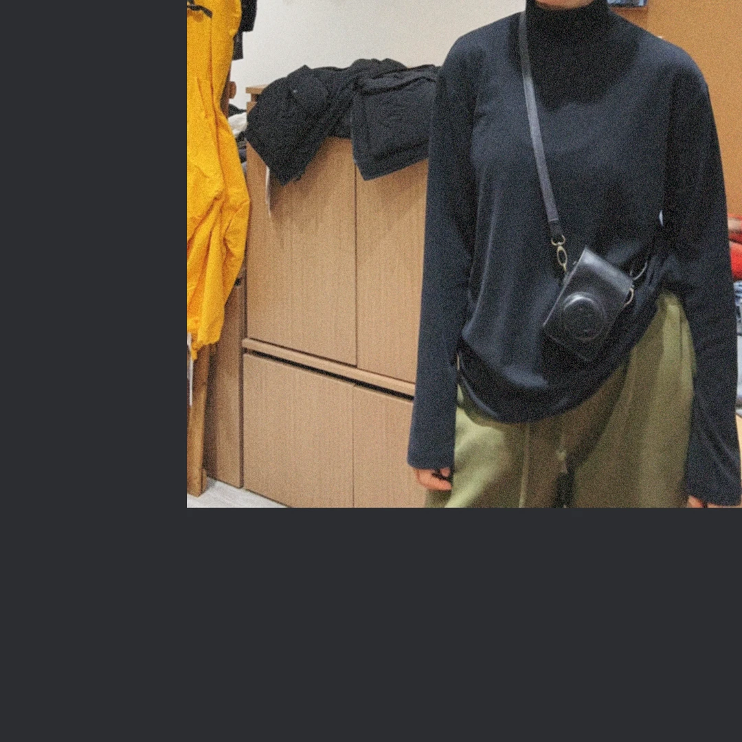 WOGU250637黑色中领品质打底