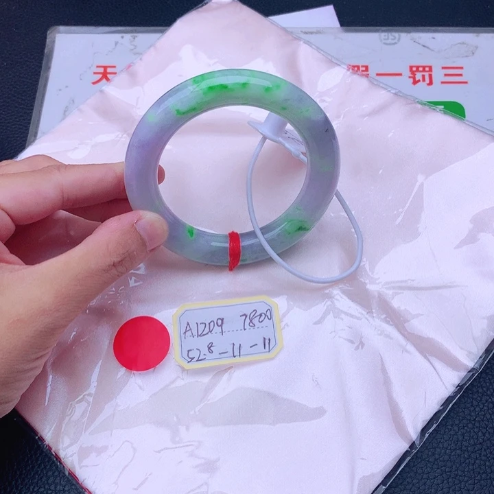 翡翠手镯未镶嵌翡翠