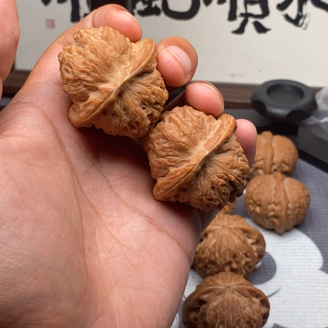 把件文玩核桃全品精配血麒麟