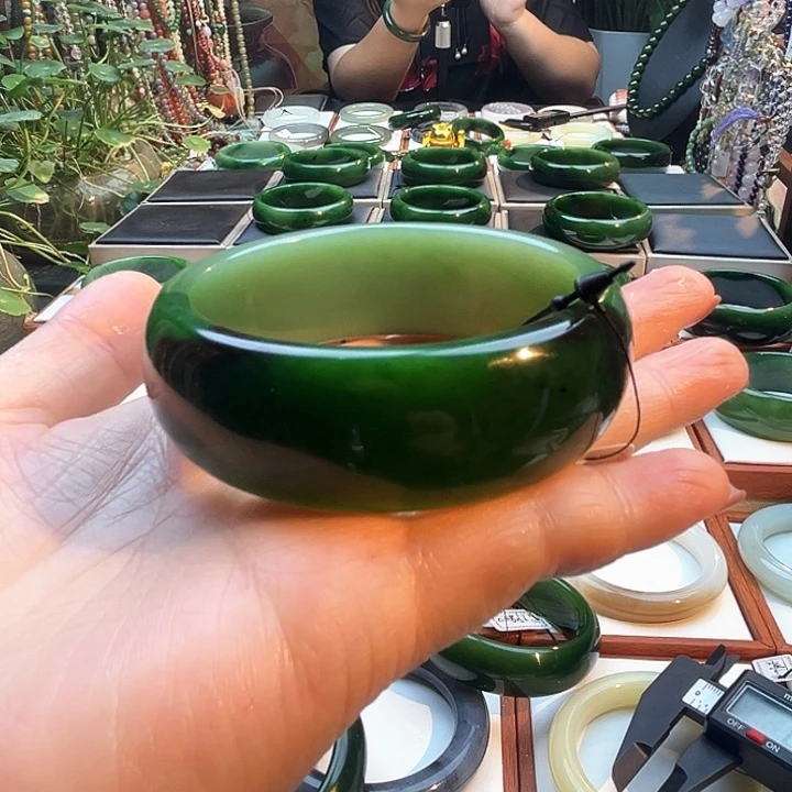 和田玉手镯未镶嵌俄七58圈口