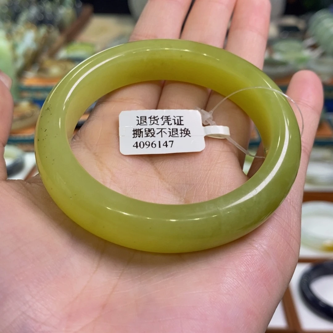 和田玉未镶嵌手镯若羌黄口鸡油黄55