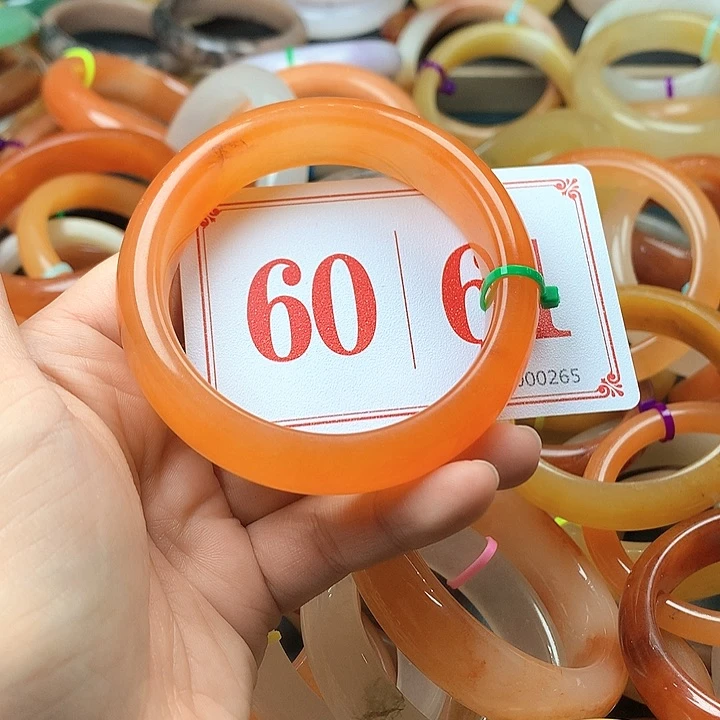 未镶嵌石英质玉（黄龙玉）手镯