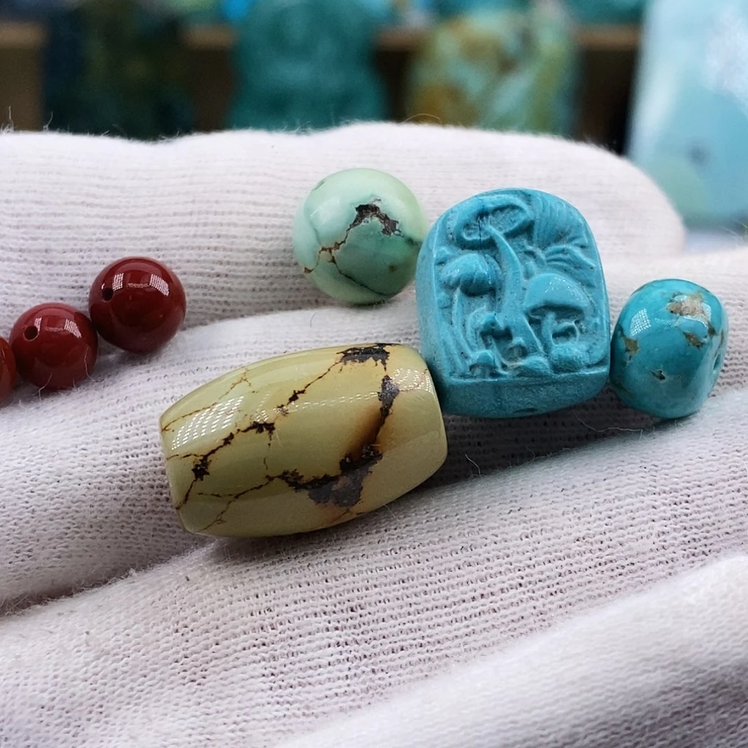 南红玛瑙未镶嵌珠宝奇石