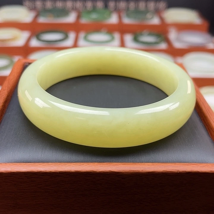 和田玉（黄玉）手镯未镶嵌鸡油黄