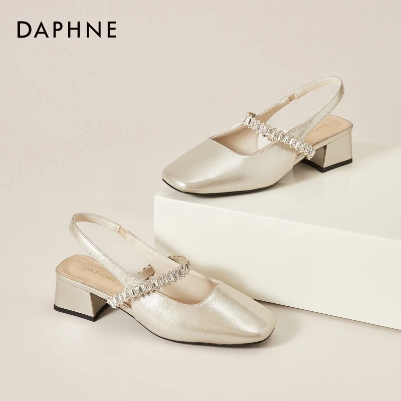 达芙妮粗跟包头凉鞋女新款夏季法式漆皮绝美职场休闲舒适高跟鞋