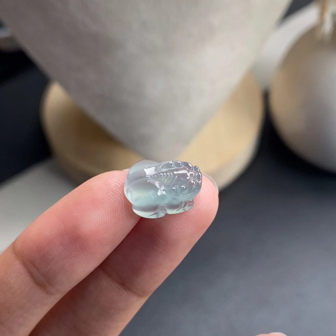 翡翠裸石冰胶蓝底貔貅