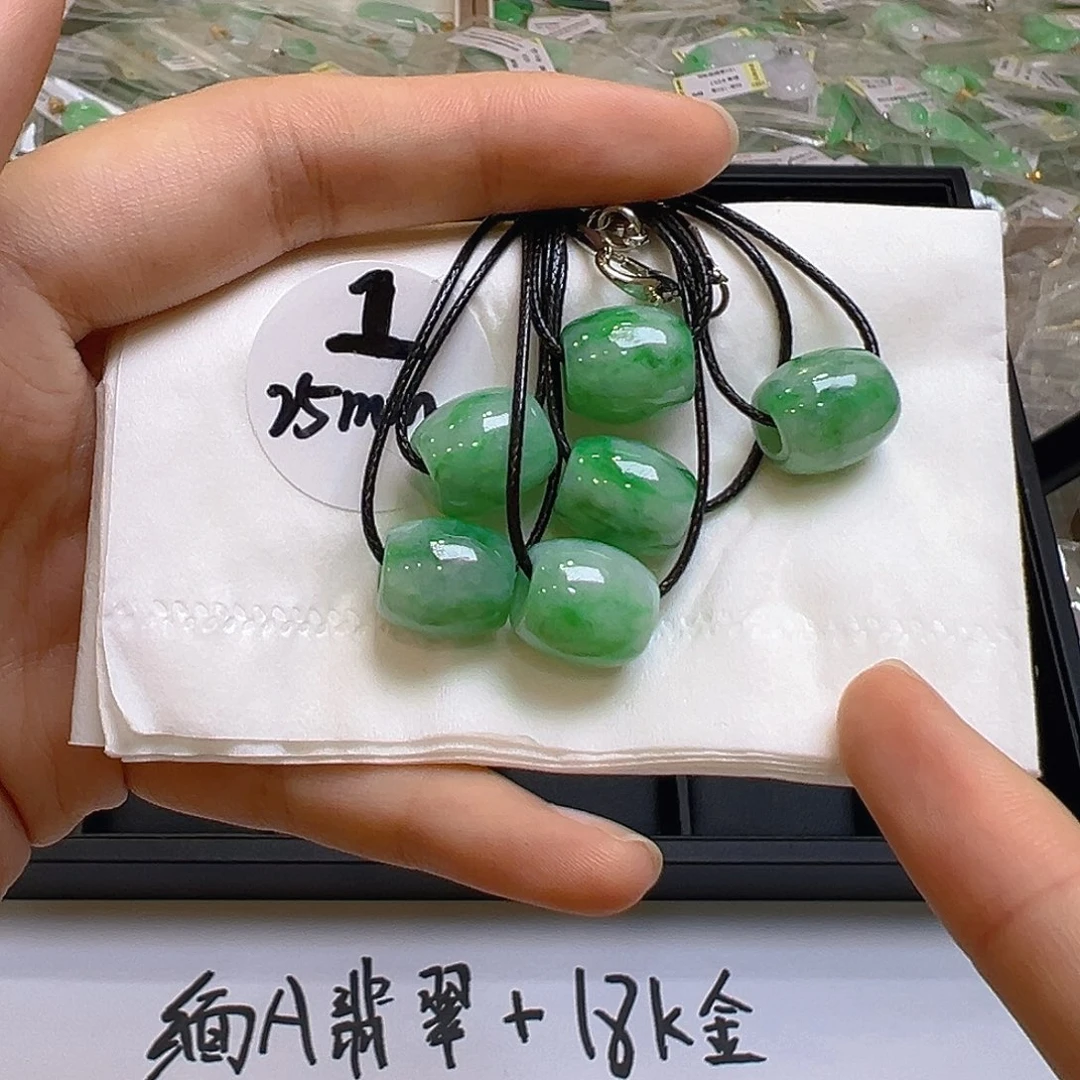 翡翠未镶嵌颈饰多样性发一件