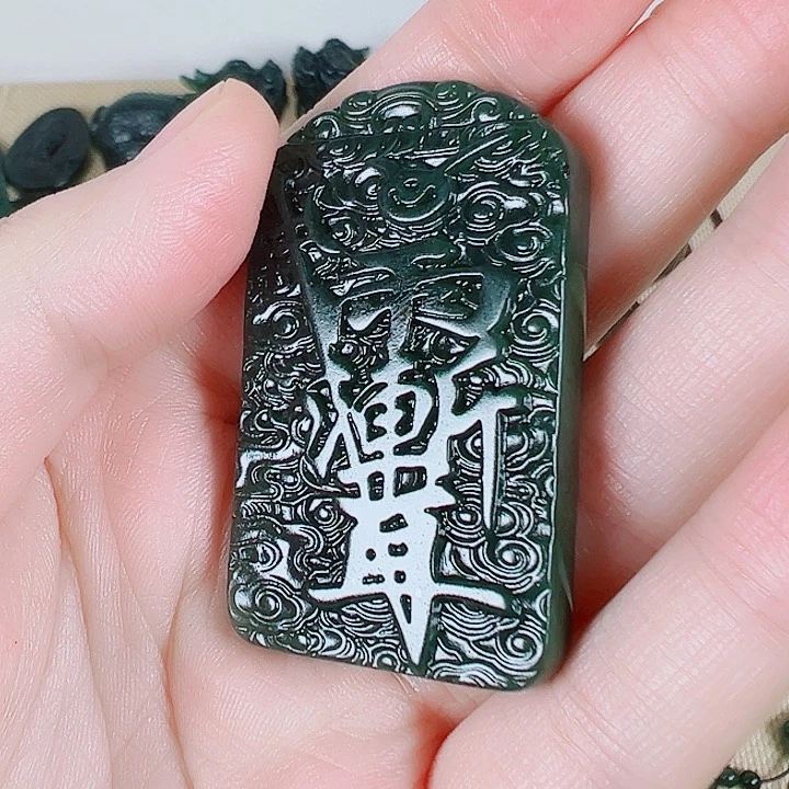 蛇纹石玉颈饰合金三*