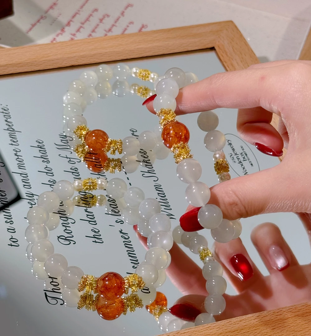 K72《灯笼红胶花》 白月光胶花手串