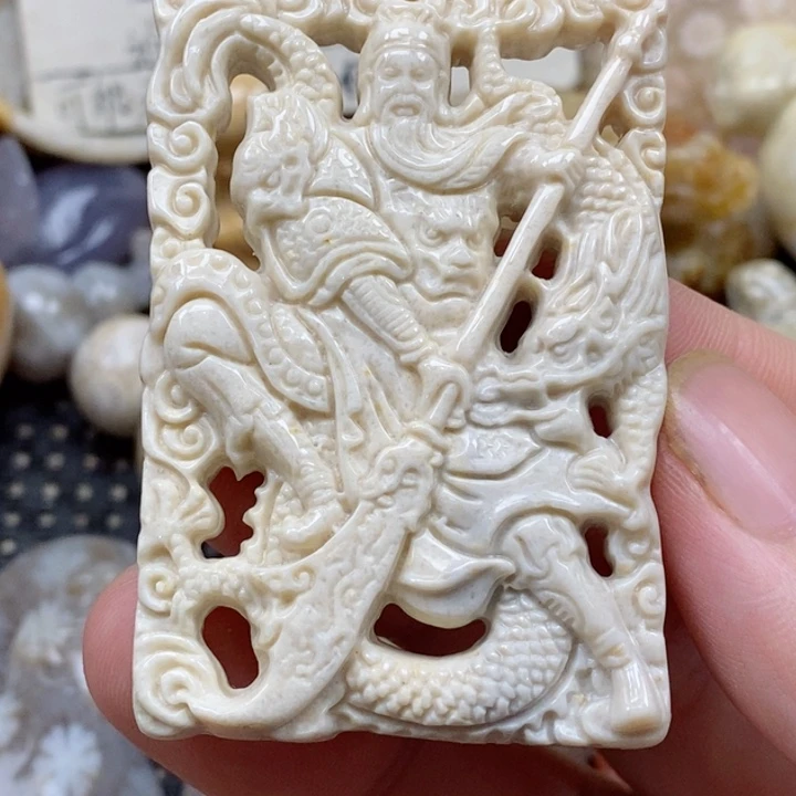 颈饰未镶嵌硅化珊瑚（珊瑚玉）