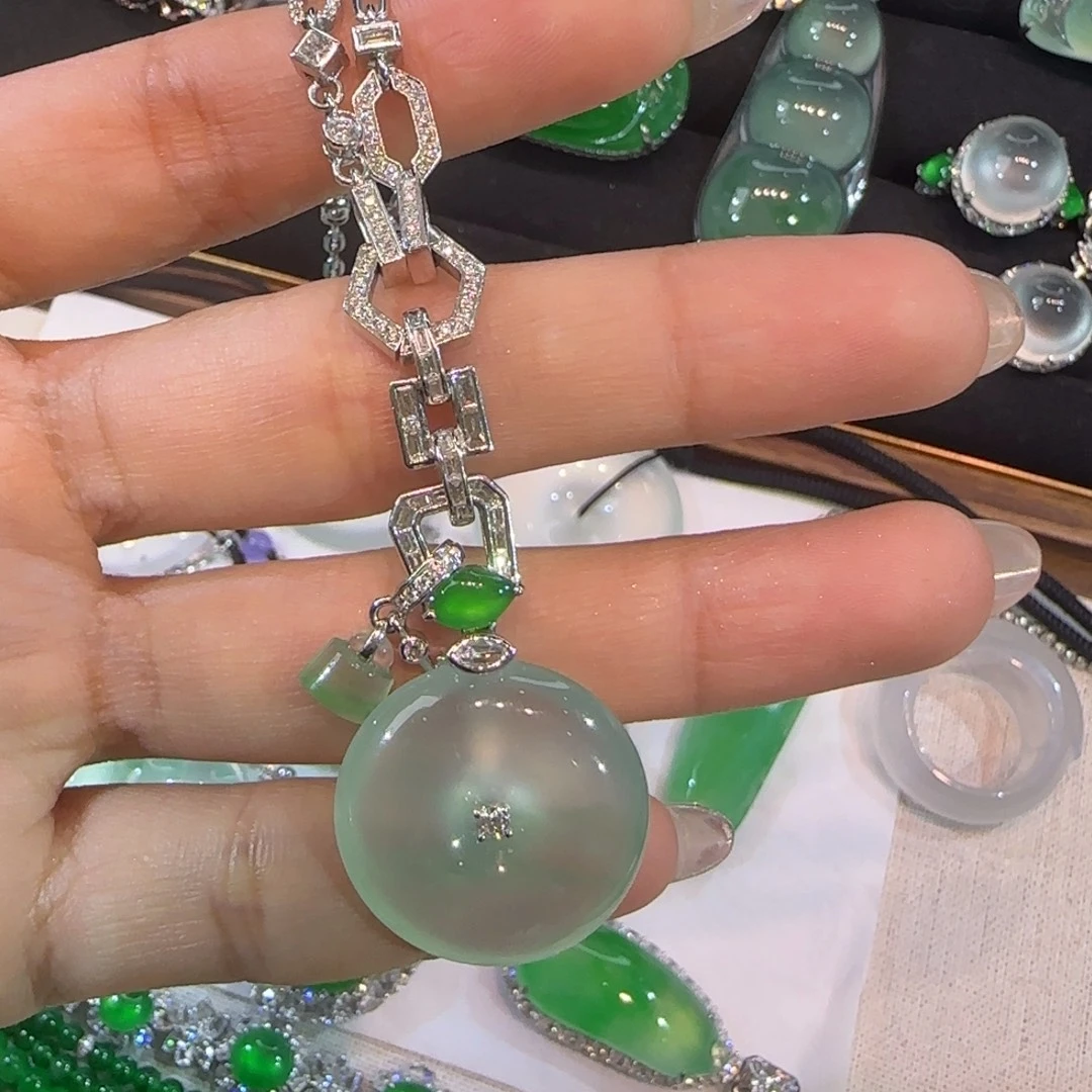 翡翠18K金镶嵌戒指