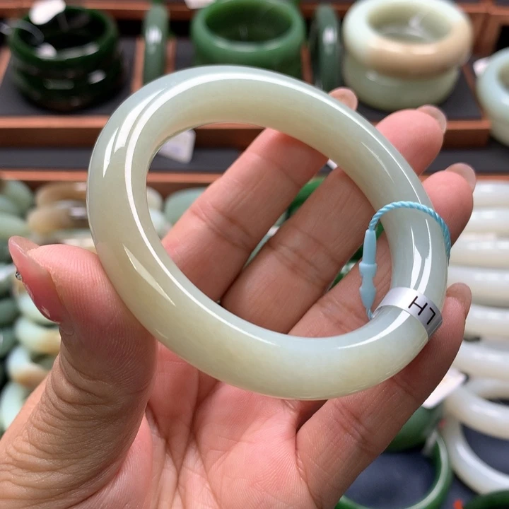 【闪购商品】未镶嵌手镯和田玉15