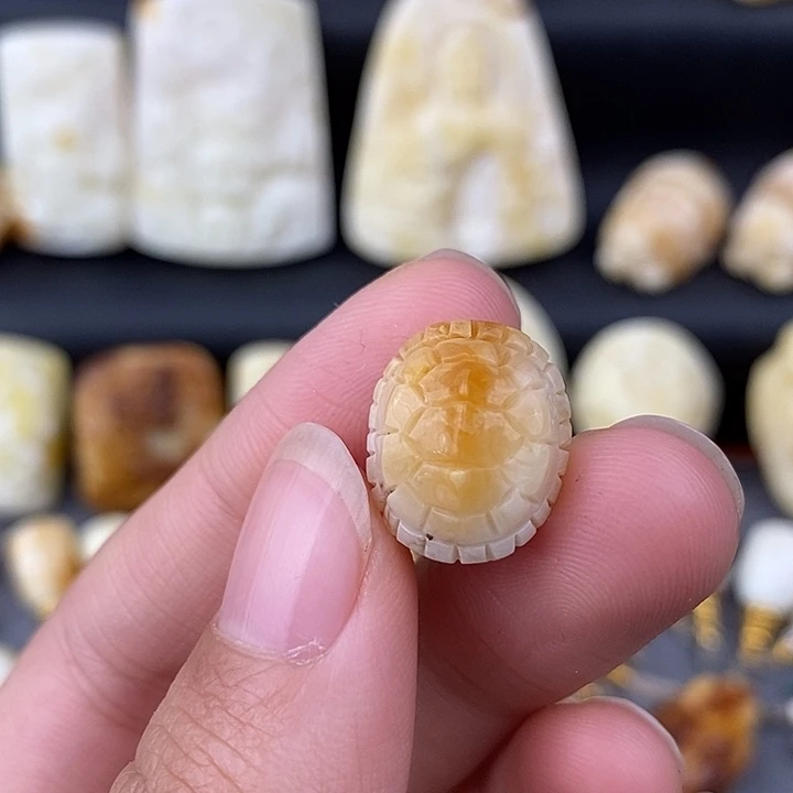 琥珀未镶嵌裸石富甲微瑕c980