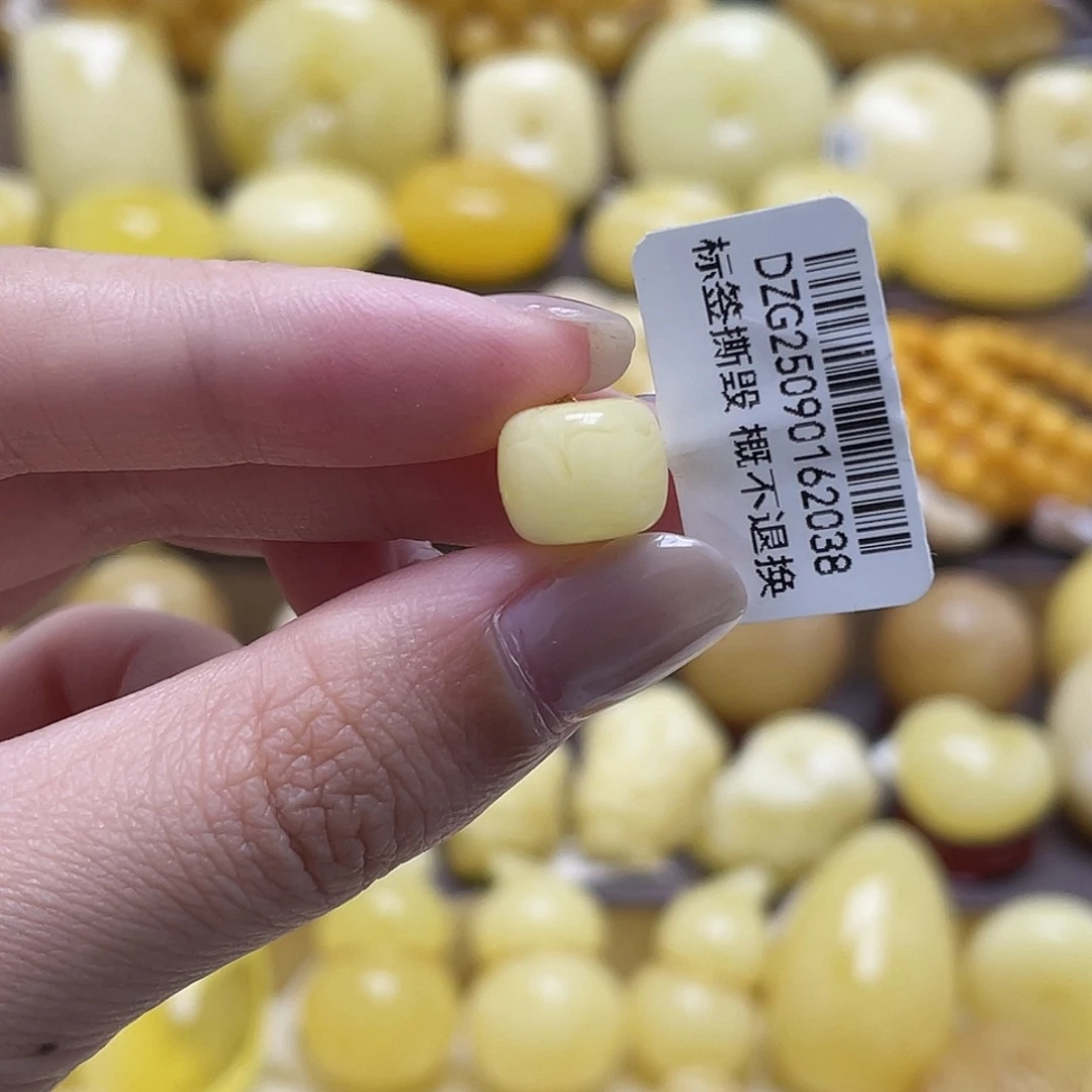 琥珀未镶嵌裸石10.4*8.5mm瑕