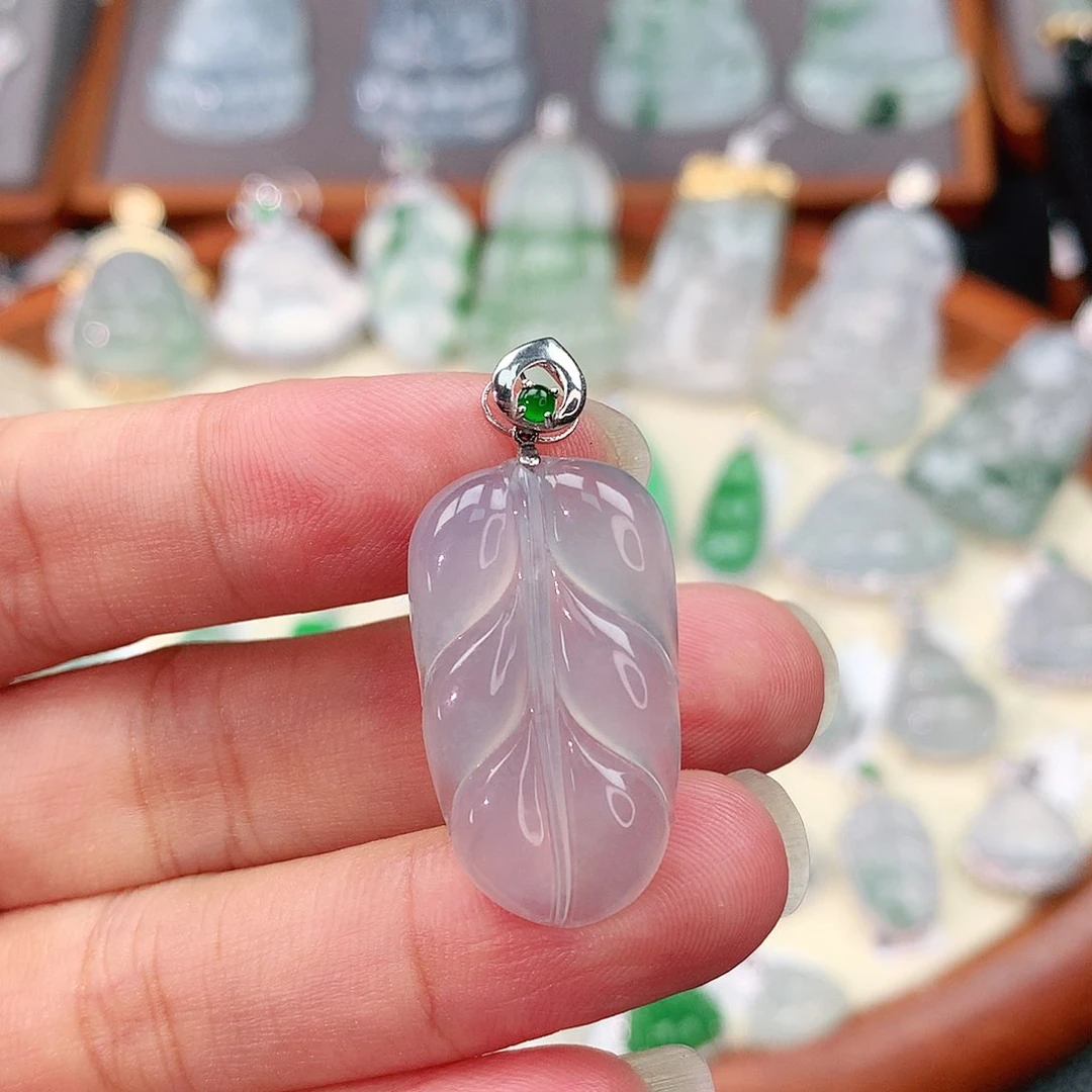 颈饰18K金镶嵌翡翠叶子