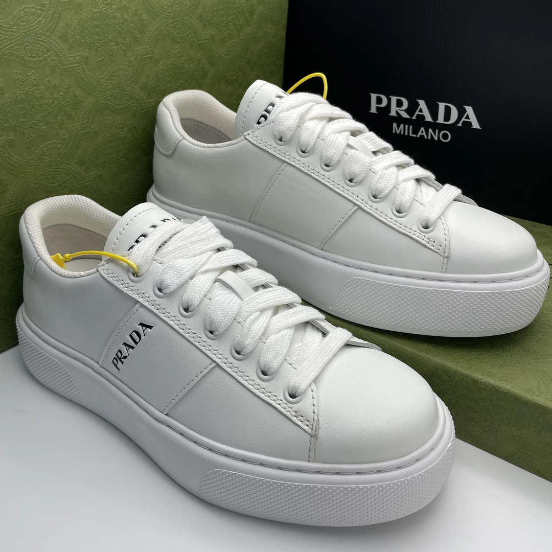 99新 Prada/普拉达 39欧码/白色侧标厚底潮流松糕板鞋/带盒未使用