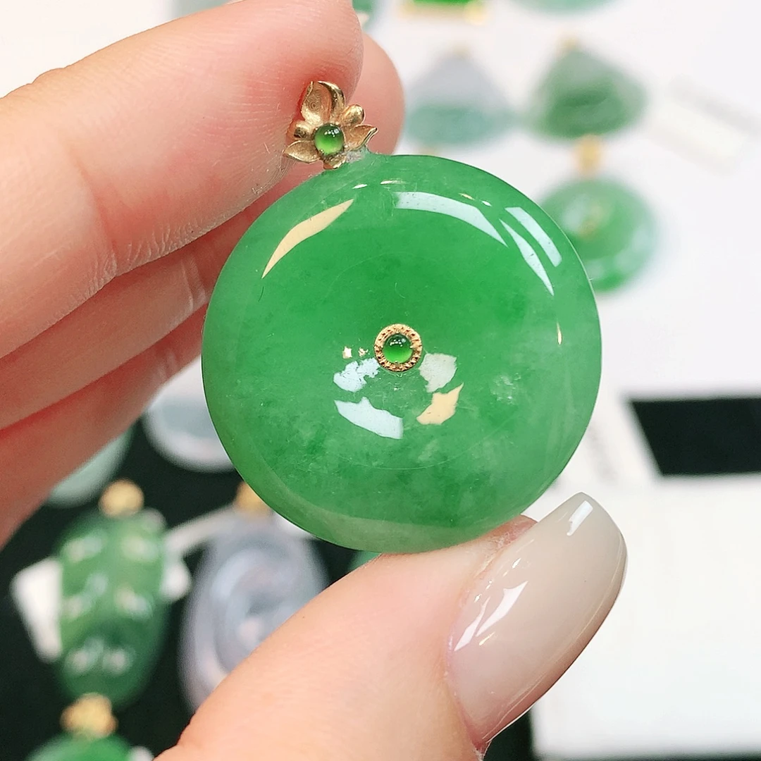 翡翠18K金镶嵌颈饰