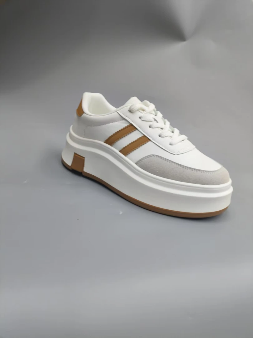 时尚透气鞋女百搭平底轻便休闲板鞋运动女鞋8801