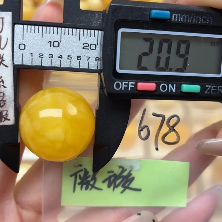 蜜蜡未镶嵌裸石微瑕