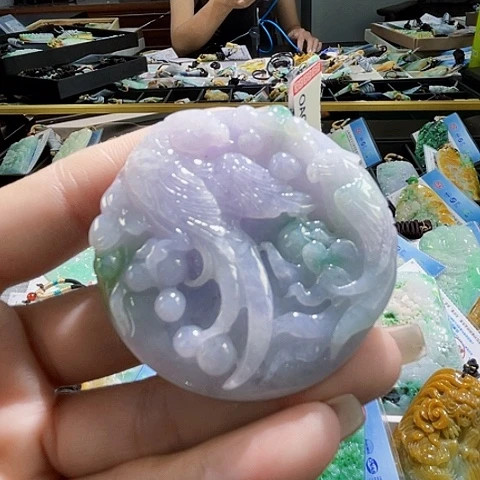 颈饰未镶嵌翡翠一个