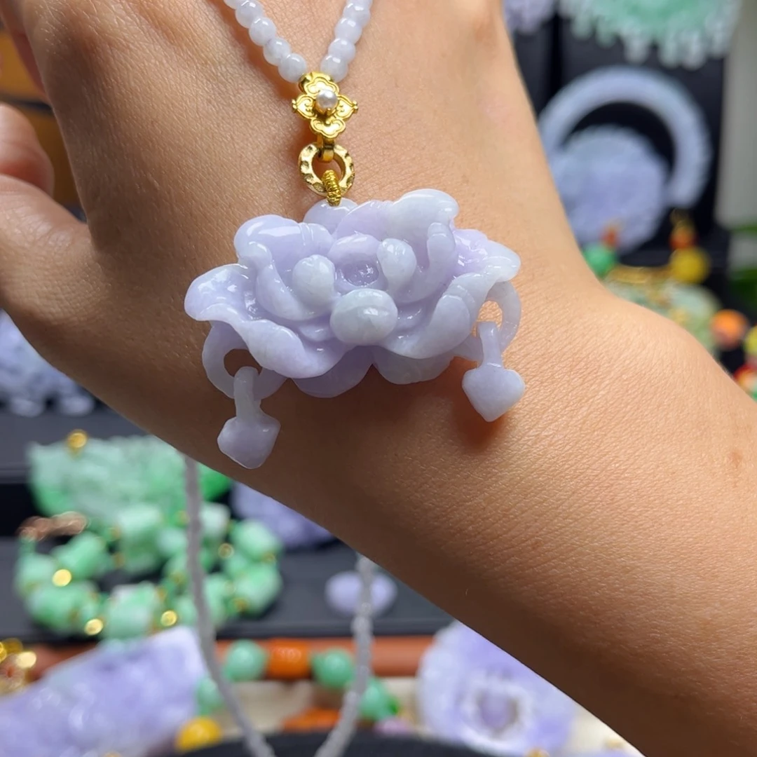 翡翠未镶嵌颈饰紫牡丹