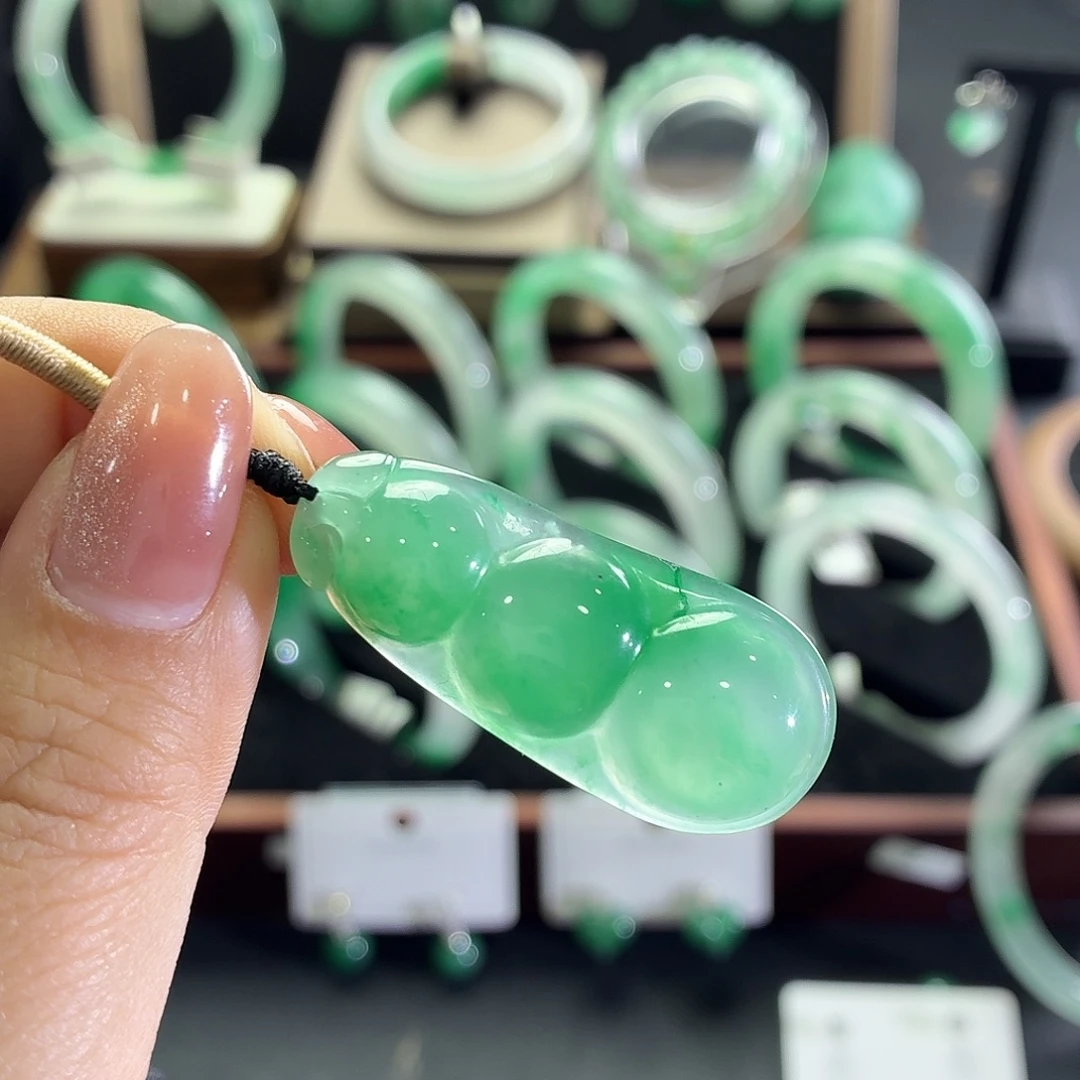 石英质玉未镶嵌颈饰