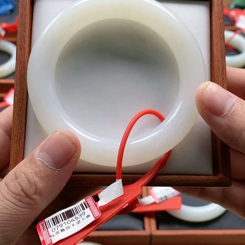 【闪购商品】未镶嵌手镯和田玉