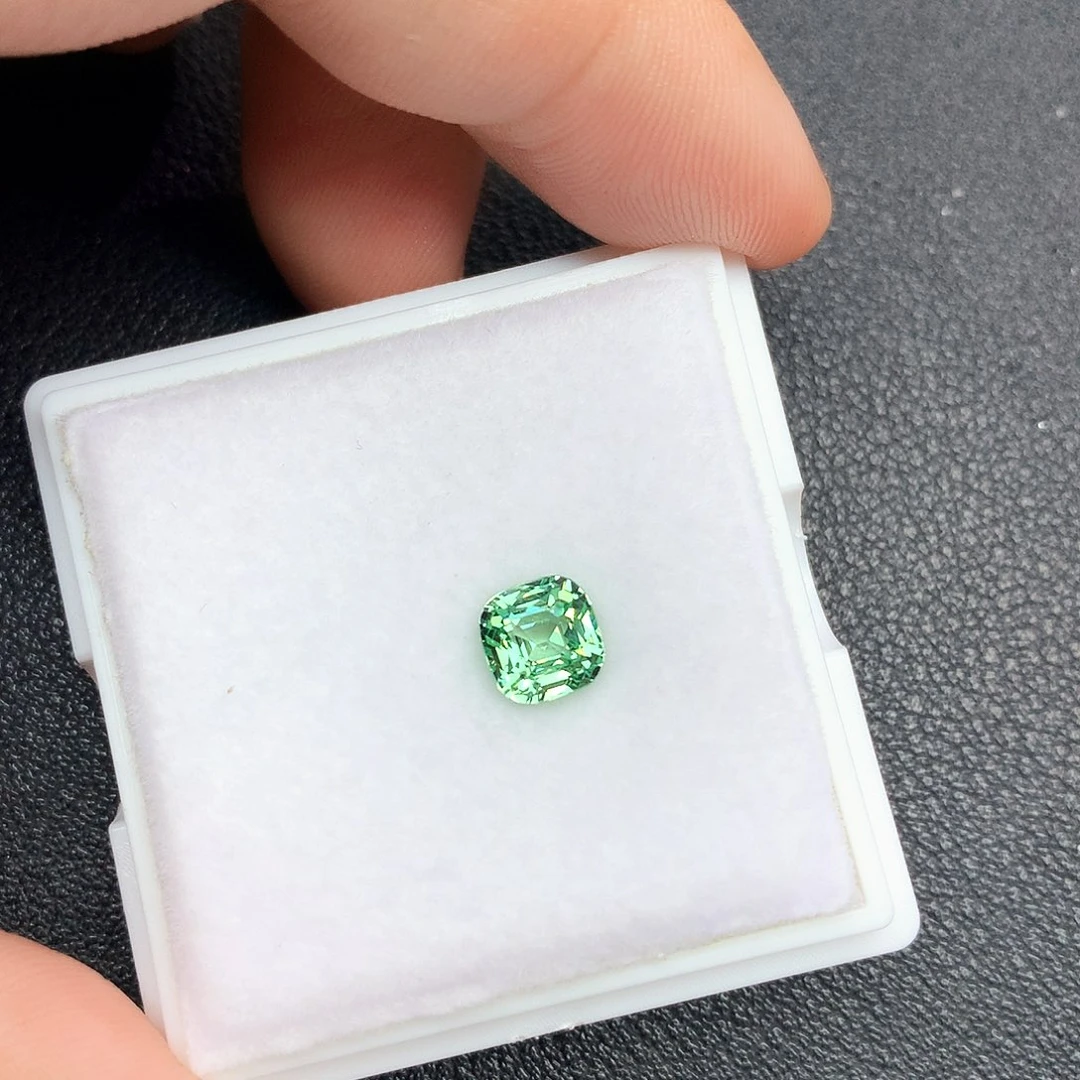 未镶嵌珠宝半成品石榴石天然沙弗莱裸石1.74ct