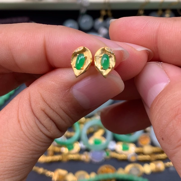 翡翠18K金镶嵌耳饰耳钉
