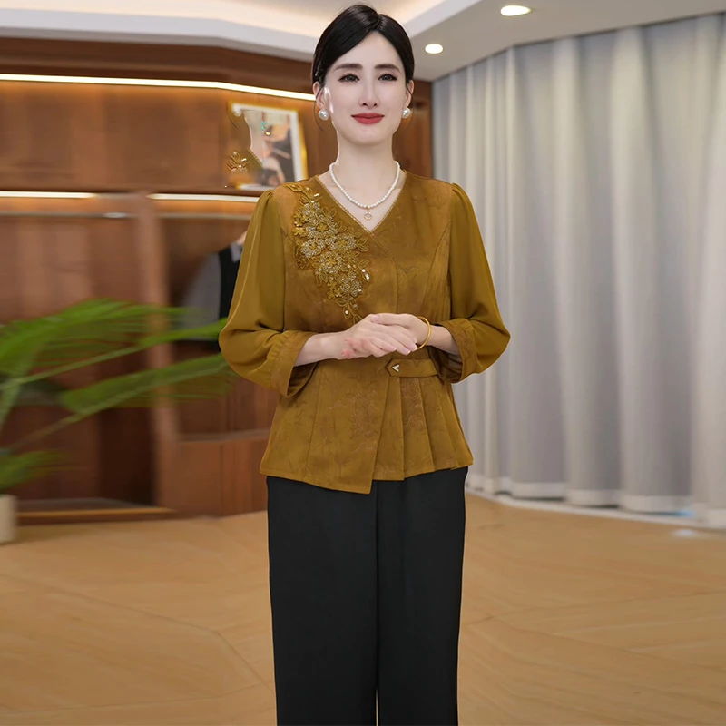 2025秋季新款国风刺绣上衣中老年女装贵气收腰七分袖气质小衫套装