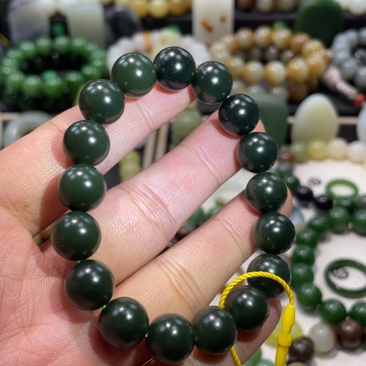 和田玉未镶嵌手串沙枣青卡12柔光军绿色