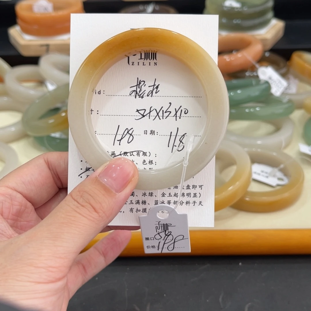 未镶嵌手镯石英质玉?