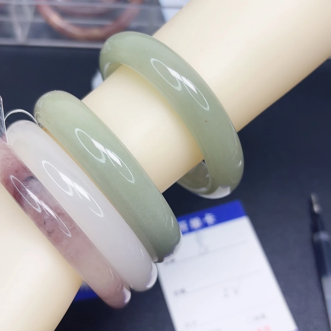 石英质玉未镶嵌手镯8/52