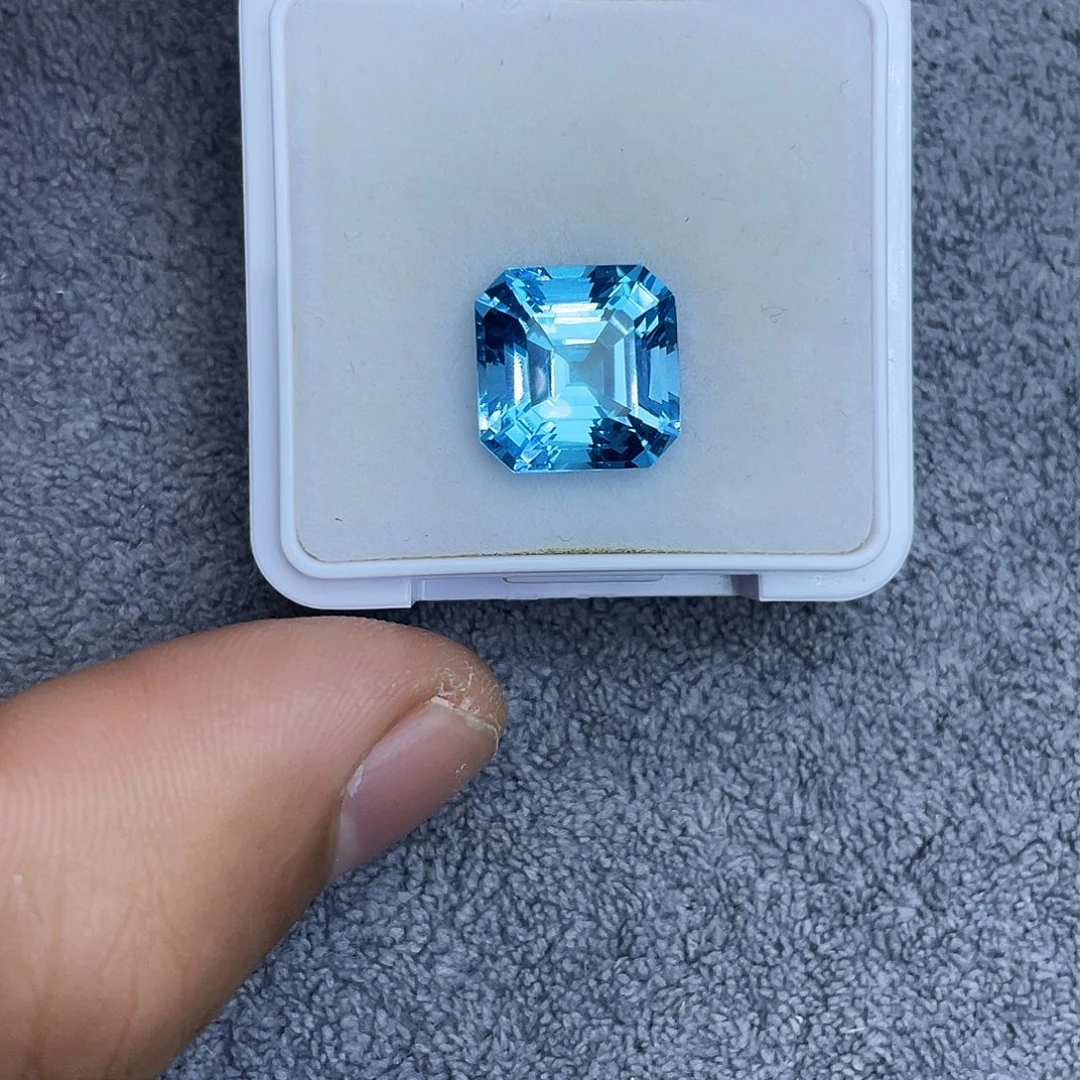 托帕石裸石10.5Ct。