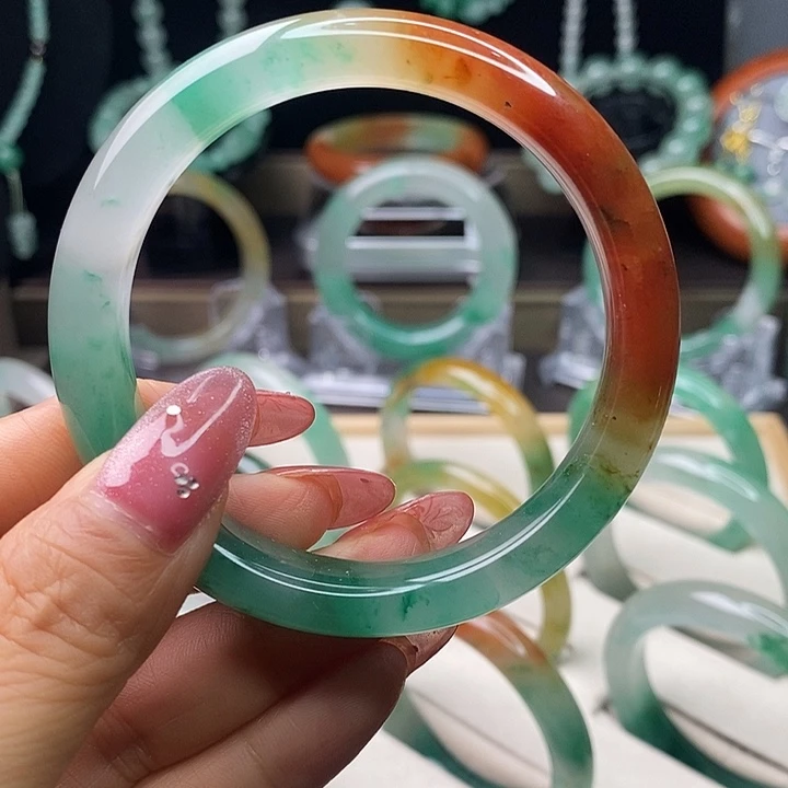 山***雁石英质玉（非洲翠）手镯未镶嵌