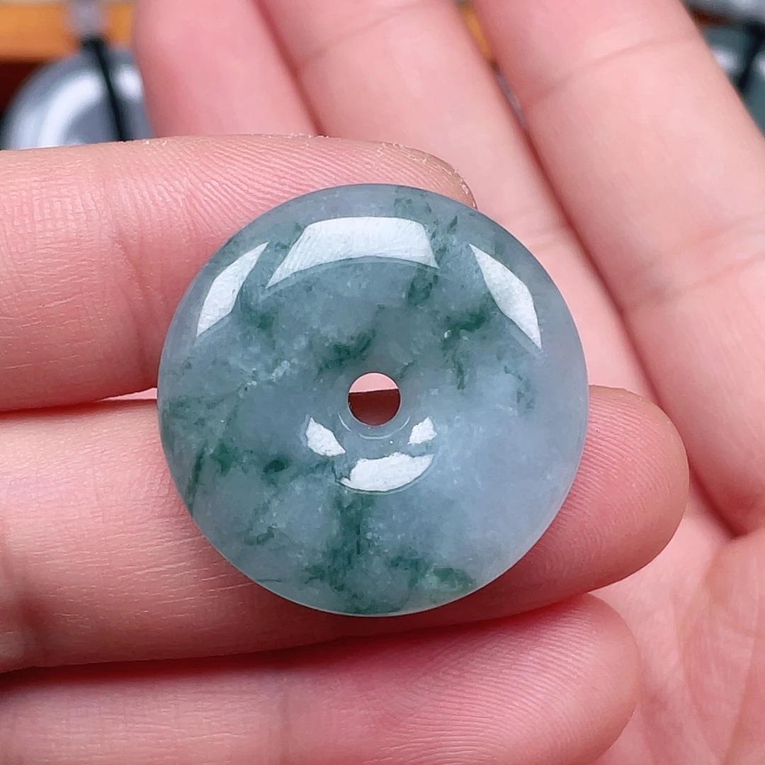 翡翠未镶嵌颈饰平安扣