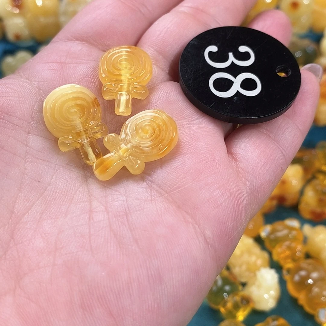 琥珀颈饰未镶嵌任意一个