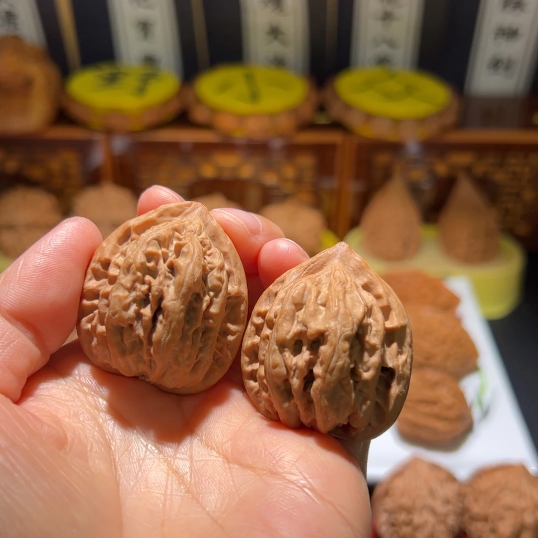 j***子文玩核桃把件九纹龙