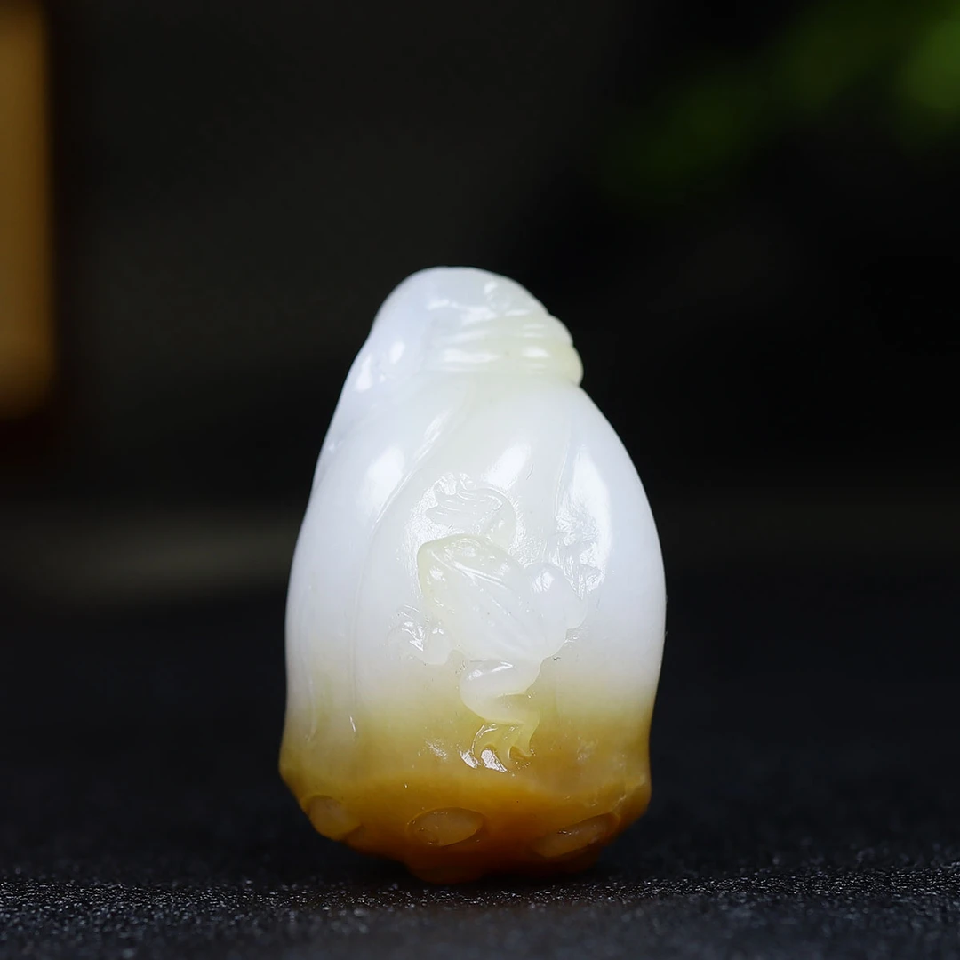 1127131和田玉糖白玉莲蓬挂件