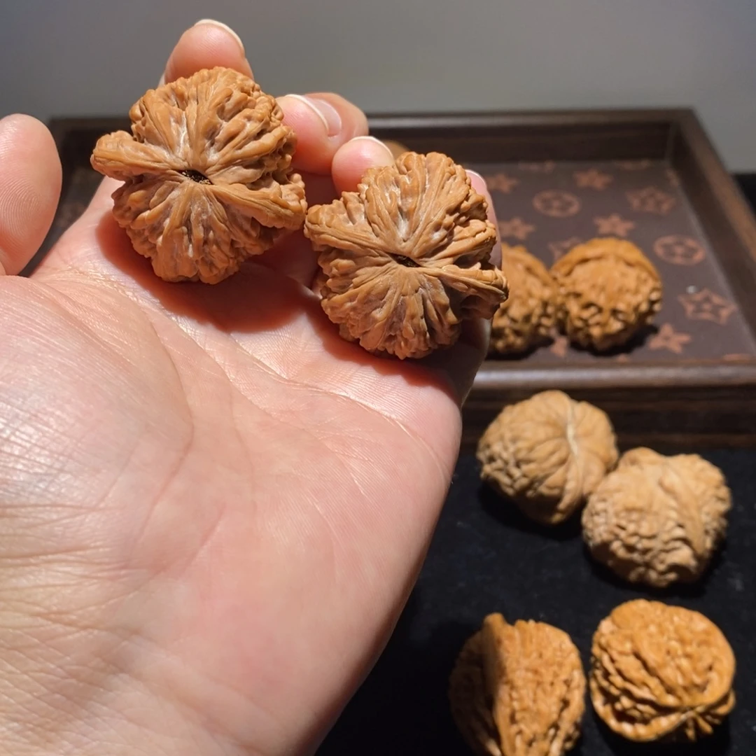 ****穆文玩核桃把件虎头