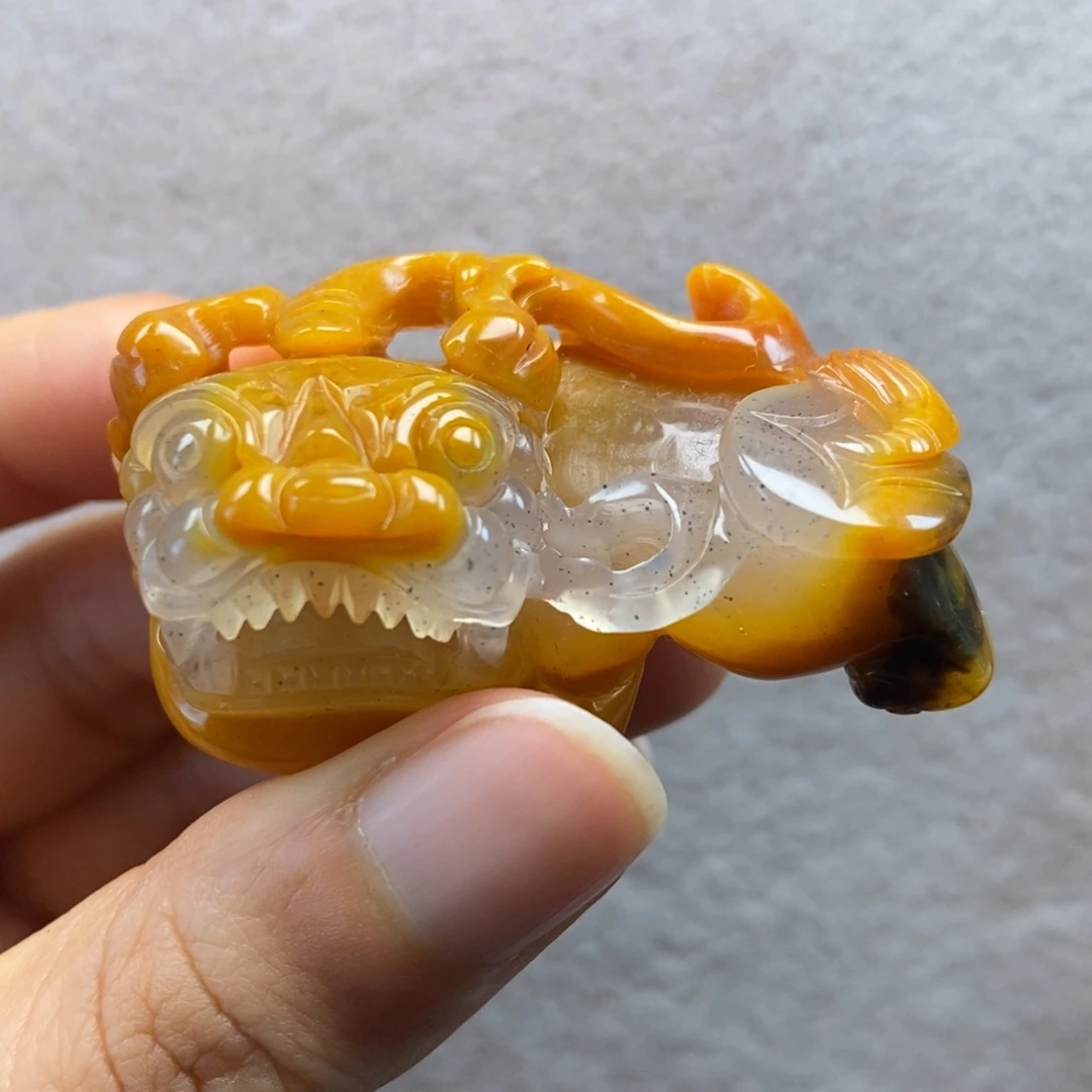 石英质玉（黄龙玉）未镶嵌颈饰